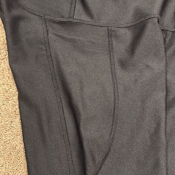 Heat Gear under armour compression high rise capri size small - Picture 4 of 5